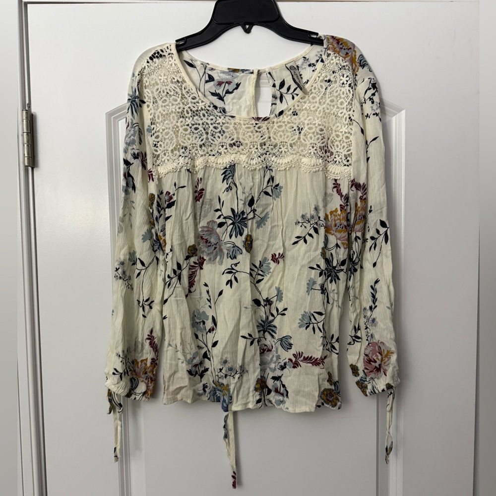 American Rag floral lace blouse long sleeve lightweight
